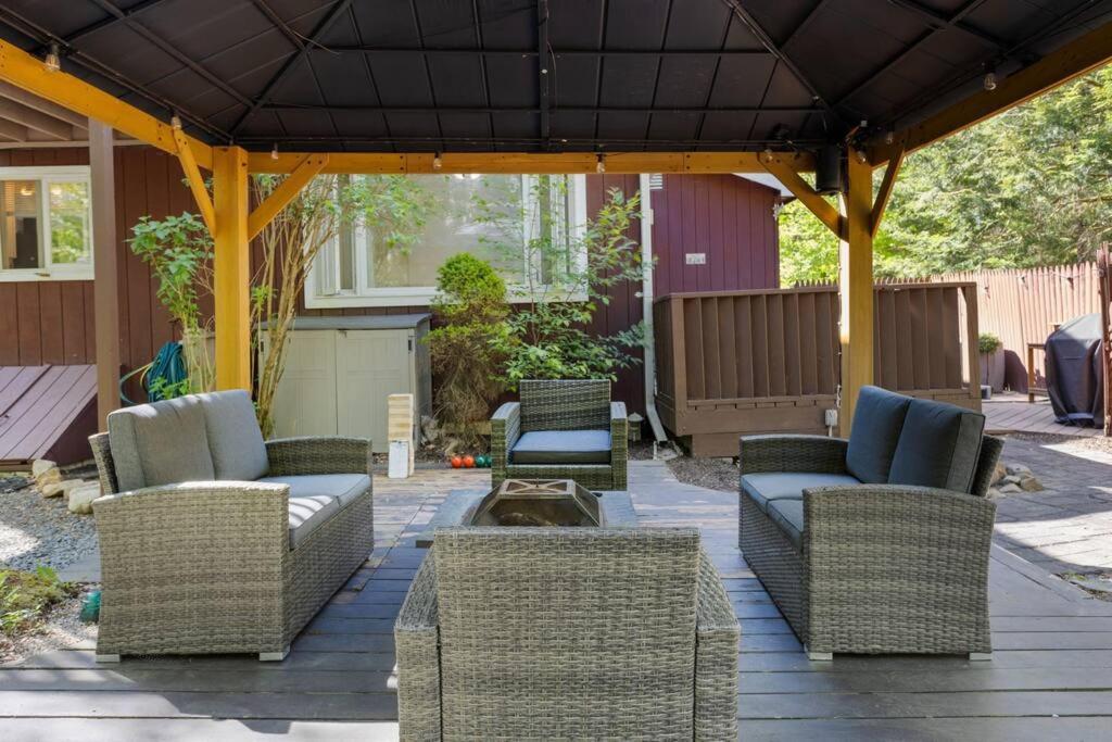 Mountain Oasis Hot Tub Game Fire Pit * Pocono Summit